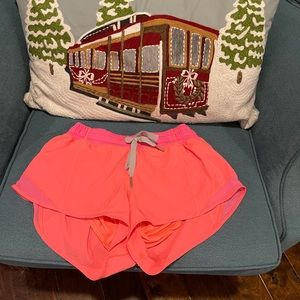 lululemon hotty hot shorts, hot pink size 6